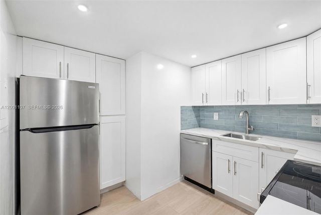 3582 NE 171st St 207, North Miami Beach, FL 33160