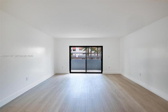 3582 NE 171st St 207, North Miami Beach, FL 33160