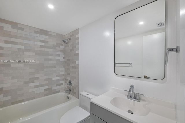 3582 NE 171st St 207, North Miami Beach, FL 33160