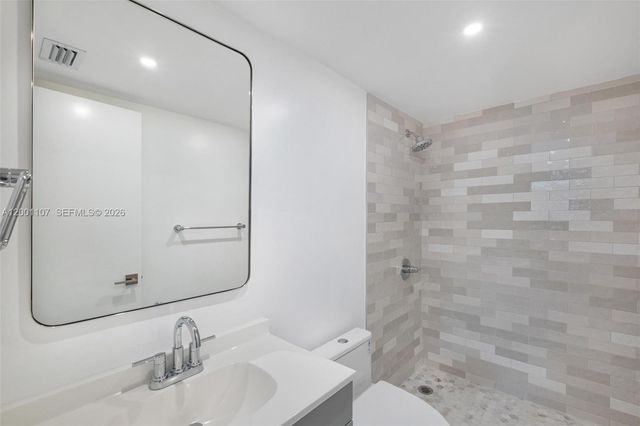 3582 NE 171st St 207, North Miami Beach, FL 33160