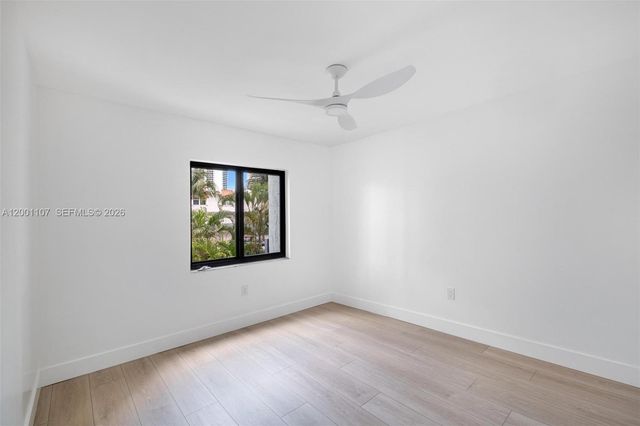 3582 NE 171st St 207, North Miami Beach, FL 33160