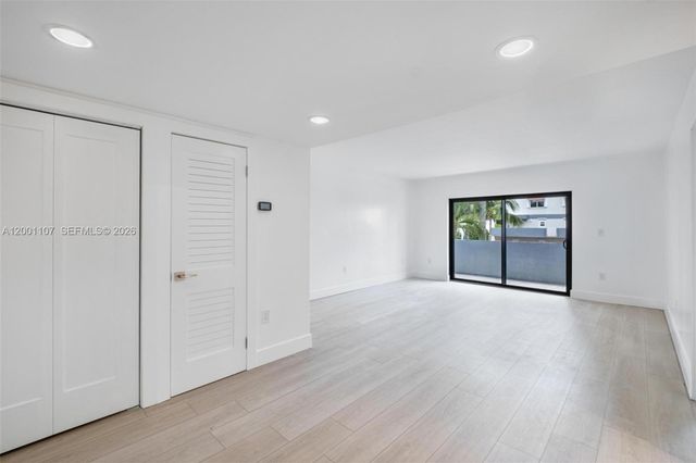 3582 NE 171st St 207, North Miami Beach, FL 33160