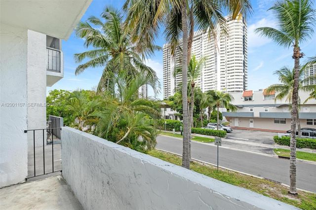 3582 NE 171st St 207, North Miami Beach, FL 33160