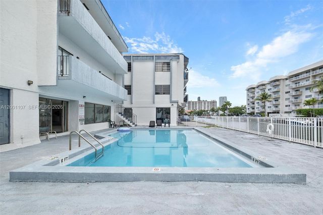 3582 NE 171st St 207, North Miami Beach, FL 33160