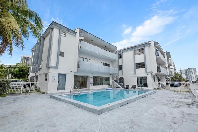 3582 NE 171st St 207, North Miami Beach, FL 33160