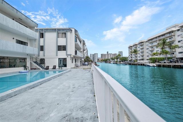 3582 NE 171st St 207, North Miami Beach, FL 33160