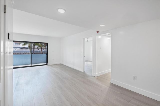 3582 NE 171st St 207, North Miami Beach, FL 33160