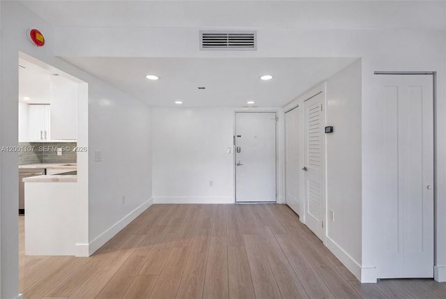 3582 NE 171st St 207, North Miami Beach, FL 33160