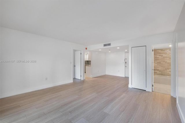 3582 NE 171st St 207, North Miami Beach, FL 33160