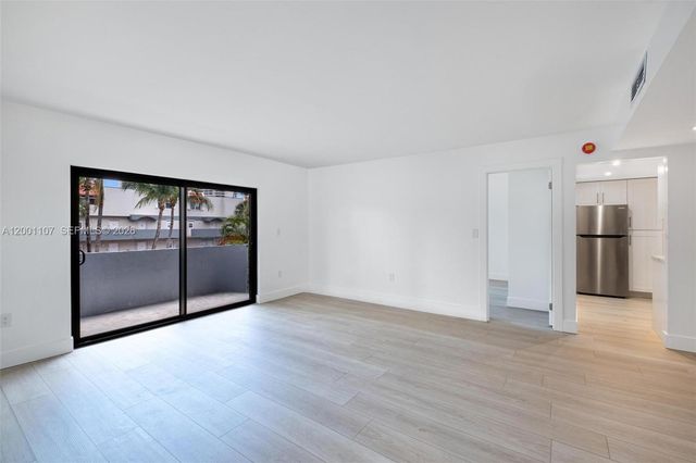 3582 NE 171st St 207, North Miami Beach, FL 33160