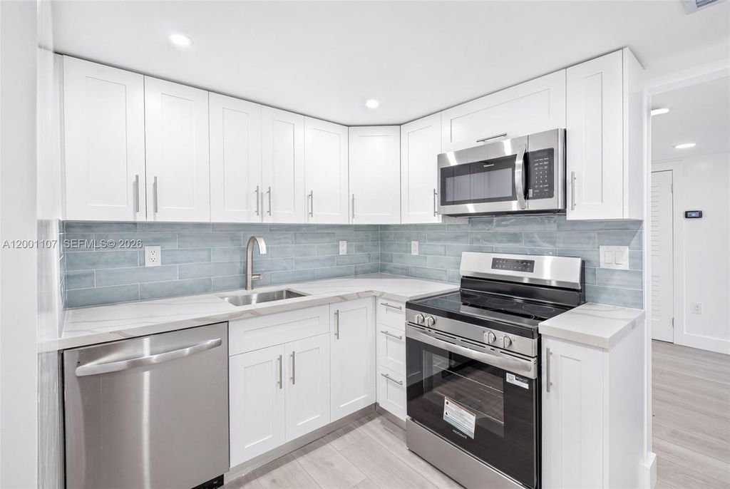 3582 NE 171st St 207, North Miami Beach, FL 33160