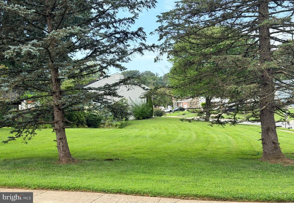 172 BLACKTHORNE LN, ASTON, PA 19014 — photo 3