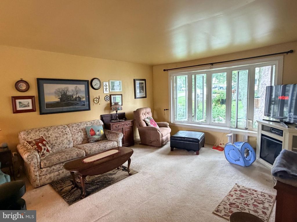 172 BLACKTHORNE LN, ASTON, PA 19014 — photo 4