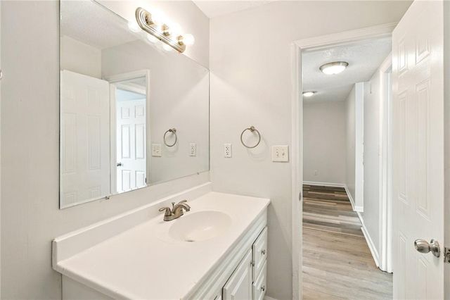 7980 Woodlake Drive, Riverdale, GA 30274