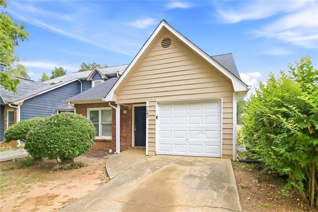 7980 Woodlake Drive, Riverdale, GA 30274