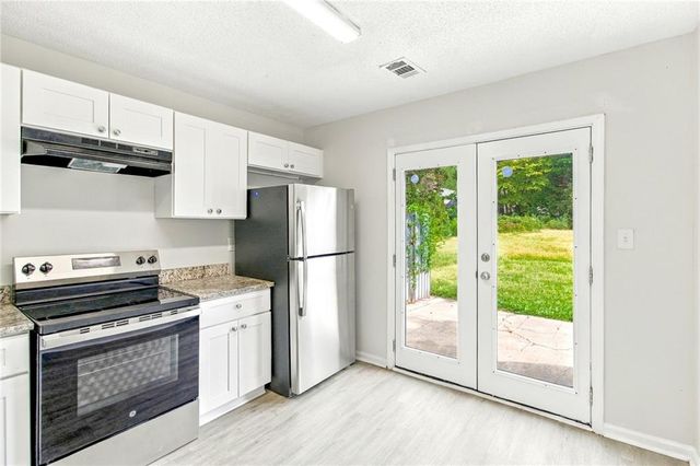 7980 Woodlake Drive, Riverdale, GA 30274