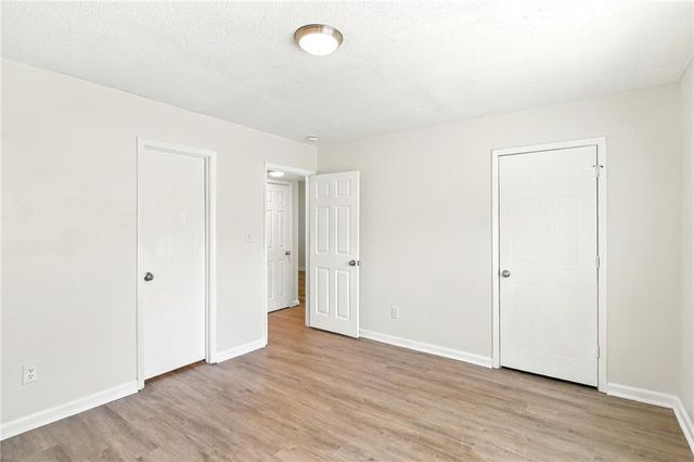 7980 Woodlake Drive, Riverdale, GA 30274