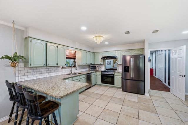 209 Live Oak Lane, Burleson, TX 76028