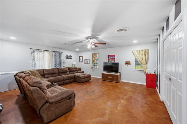 209 Live Oak Lane, Burleson, TX 76028