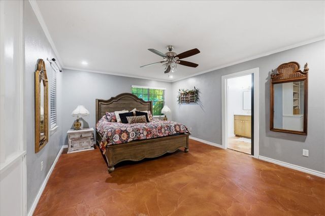 209 Live Oak Lane, Burleson, TX 76028