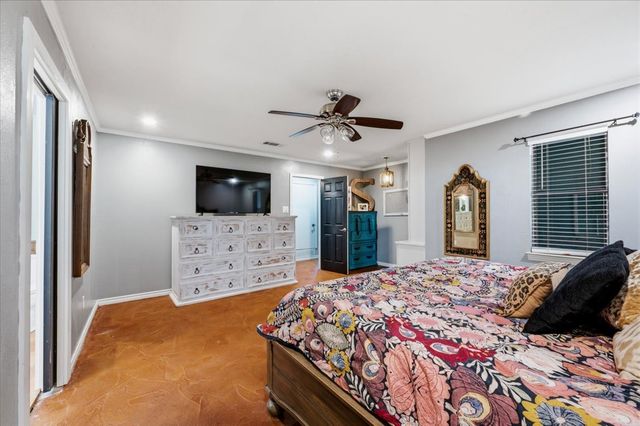 209 Live Oak Lane, Burleson, TX 76028