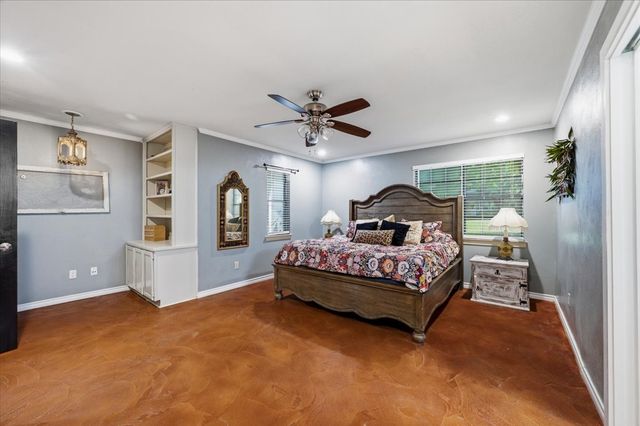 209 Live Oak Lane, Burleson, TX 76028