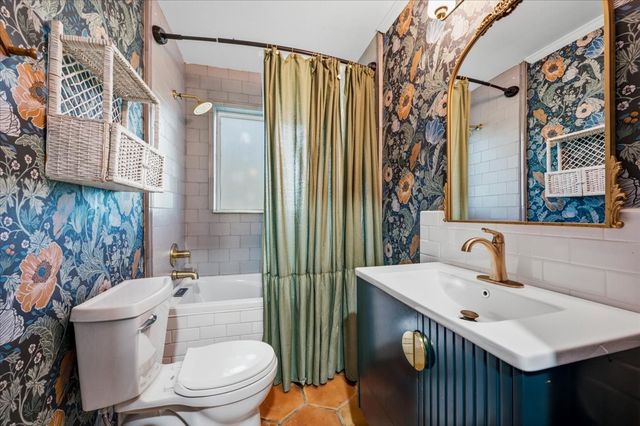 209 Live Oak Lane, Burleson, TX 76028