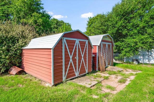 209 Live Oak Lane, Burleson, TX 76028