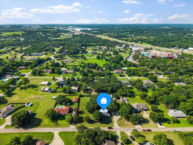 209 Live Oak Lane, Burleson, TX 76028