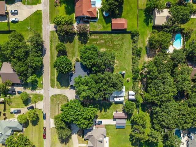 209 Live Oak Lane, Burleson, TX 76028