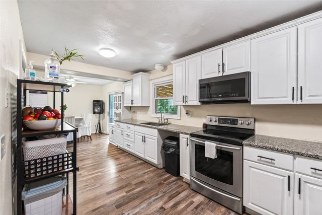 516 E Hackley Avenue, Des Moines, IA 50315