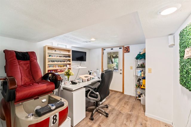 516 E Hackley Avenue, Des Moines, IA 50315