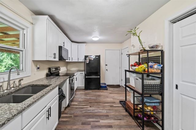 516 E Hackley Avenue, Des Moines, IA 50315
