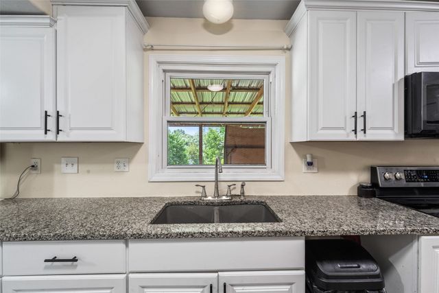 516 E Hackley Avenue, Des Moines, IA 50315