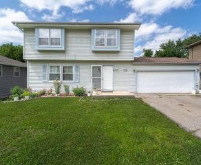 516 E Hackley Avenue, Des Moines, IA 50315