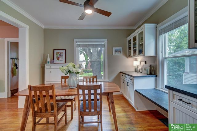 915 S 38th Avenue, Omaha, NE 68105