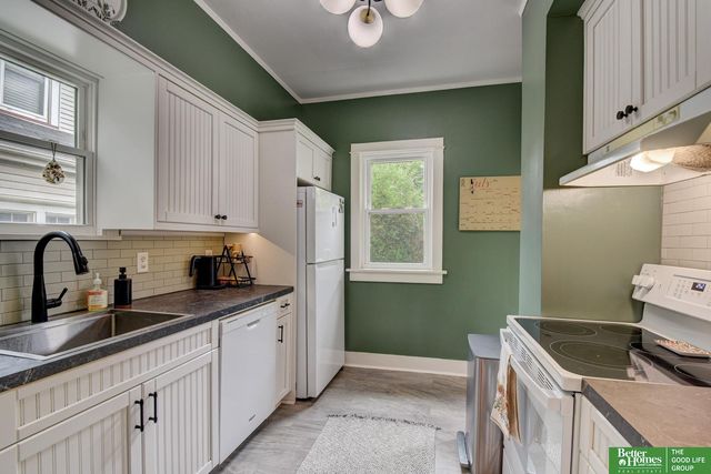 915 S 38th Avenue, Omaha, NE 68105