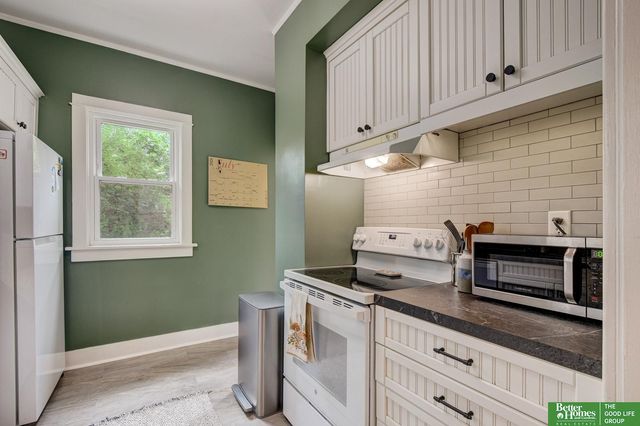 915 S 38th Avenue, Omaha, NE 68105