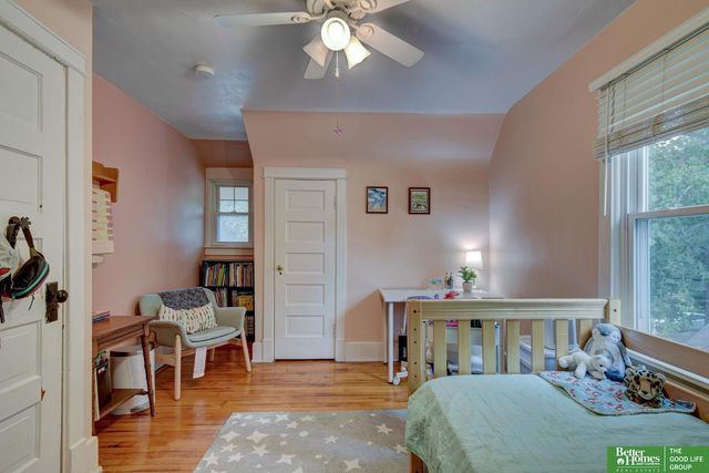 915 S 38th Avenue, Omaha, NE 68105