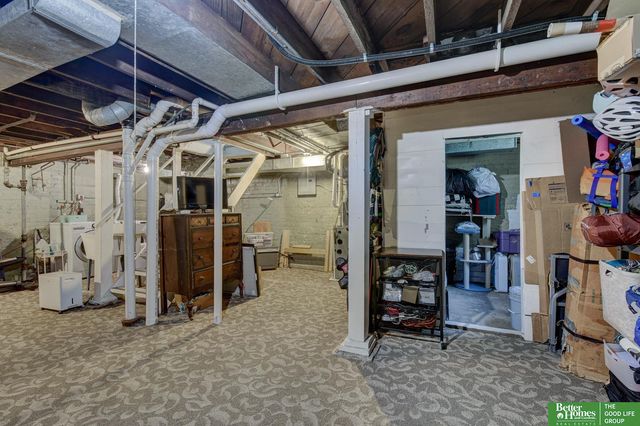 915 S 38th Avenue, Omaha, NE 68105