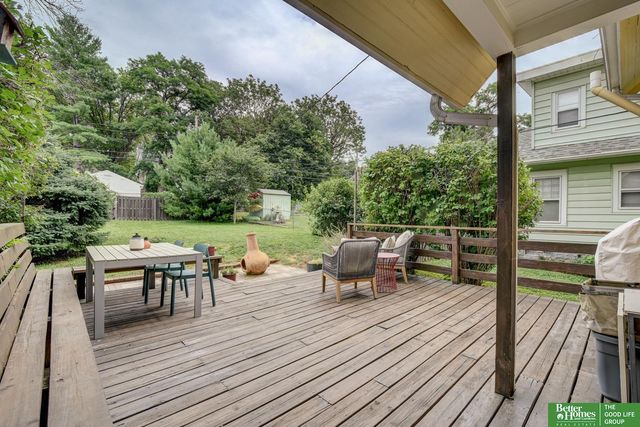 915 S 38th Avenue, Omaha, NE 68105