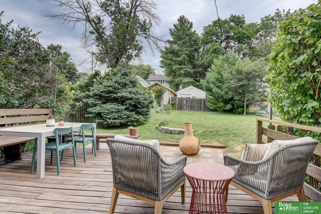 915 S 38th Avenue, Omaha, NE 68105