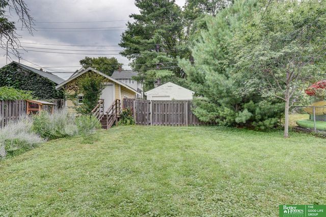 915 S 38th Avenue, Omaha, NE 68105