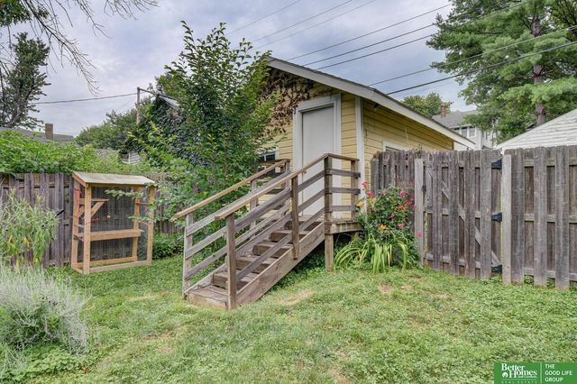 915 S 38th Avenue, Omaha, NE 68105