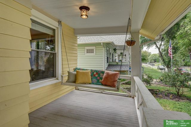 915 S 38th Avenue, Omaha, NE 68105