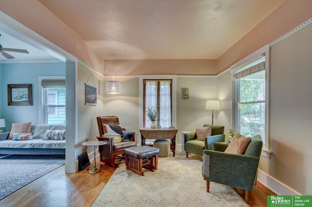 915 S 38th Avenue, Omaha, NE 68105