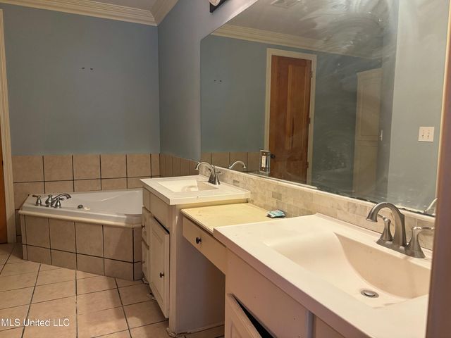 4550 Ridgewood Road, Jackson, MS 39211