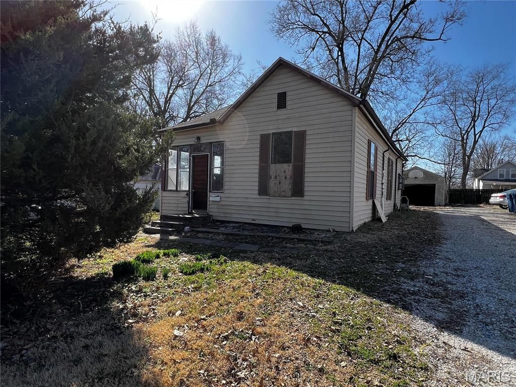 2927 Mayfield Avenue, Alton, IL 62002