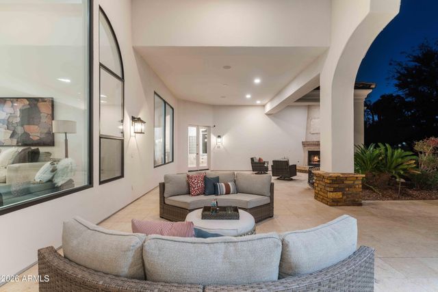 7126 E BLUEBIRD Lane, Paradise Valley, AZ 85253