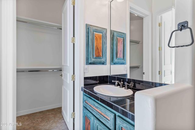 7126 E BLUEBIRD Lane, Paradise Valley, AZ 85253